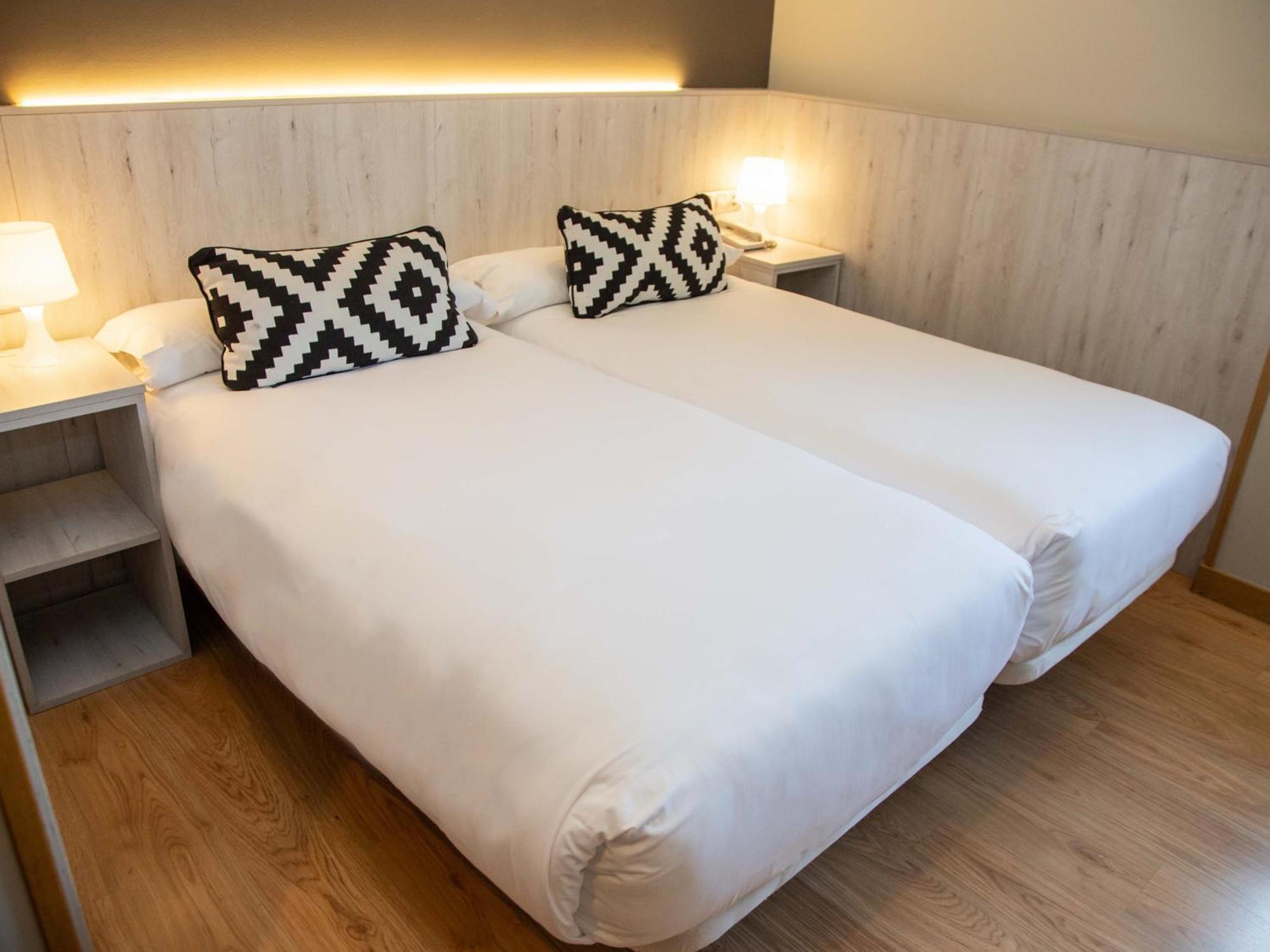Hotel Restaurante Cadosa Soria Eksteriør bilde